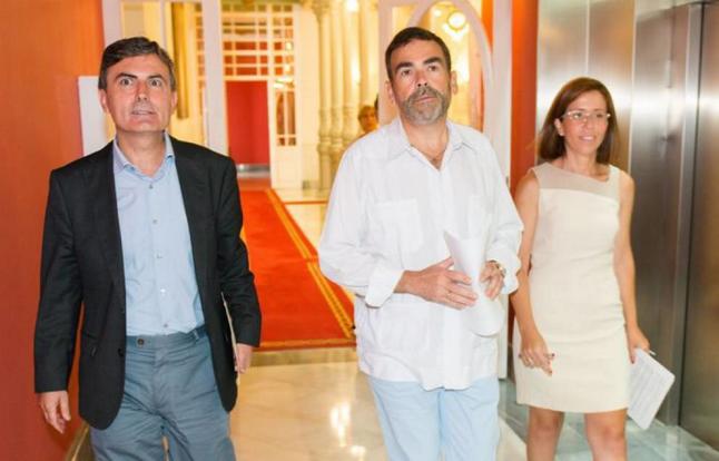 Pedro Saura, José López y Ana Belén Castejón, en el Palacio Consistorial
