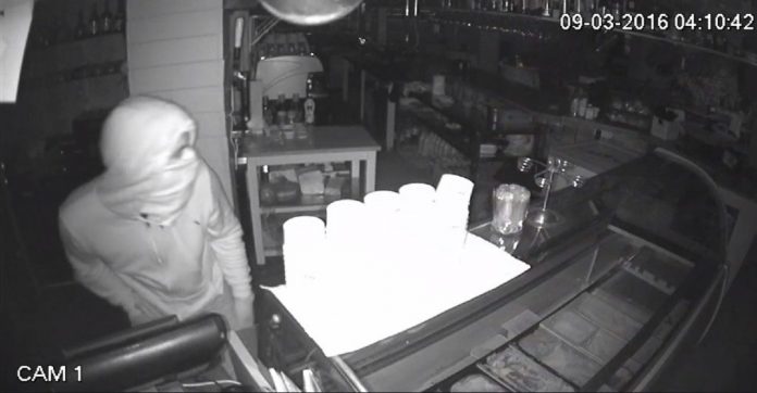 Imagen de archivo de un robo que tuvo lugar el pasado mes de marzo en el restaurante Área La Manga, en el que usaron el mismo modus operandi que en el robo de esta semana.